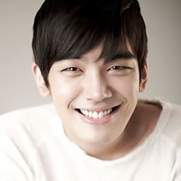 Jung Woo-sik 飾演 Self (archive footage)