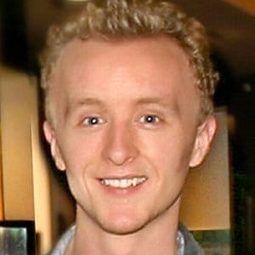 Paul Cram 飾演 Rash Fan