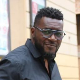 Frank T. 飾演 Viking