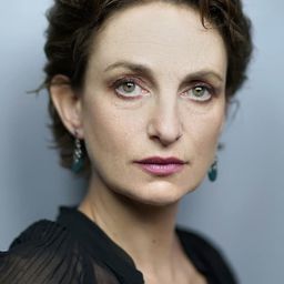 珊卓·托佛拉提 飾演 Maura Gambirasio