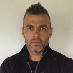 Radoslav Parvanov 飾演 Three Finger