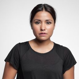 艾琳·揚耶茲 飾演 Mónica