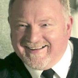 Lewis Howden 飾演 Davie