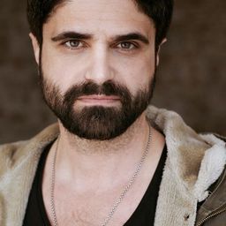 Maximilian Grill - Eleven Uncle演員 飾演Milchbruder