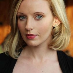 Carleen Melaugh 飾演 Sister Maria Louise