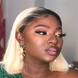 伊芳·傑姬 飾演 Toyin