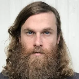 Elijah Ungvary - 無聲絕境外傳：首襲日演員 飾演Frightened Man