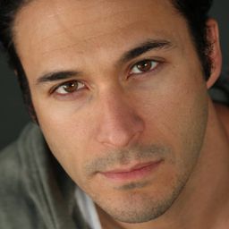 Rocky Abou-Sakher 飾演 Security Guard 1