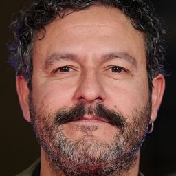 Isak Férriz 飾演 Inspector Samuel García