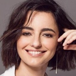 茱莉亞史托克勒 飾演 Samanta