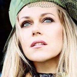 姬詩汀‧奧浦莉詩 飾演 Donna Elvira