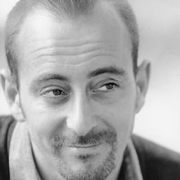 Fabio Camilli 飾演 Commissario Petacchi