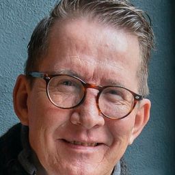 湯瑪士保拿森 飾演 Michael