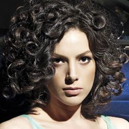 Ximena Rubio 飾演 Amelia