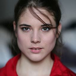 Laure Roldan - The Crossing演員 飾演La femme qui pique-nique