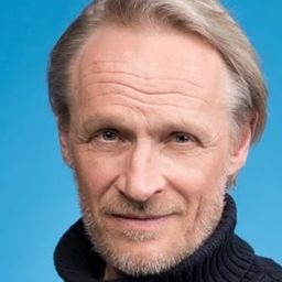 Antti Virmavirta 飾演 Mäki