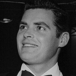 Charles B. Fitzsimons 飾演 Hugh Forbes