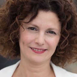 Nadia Kaci 飾演 Halima