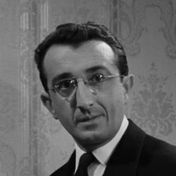 Pascal Mazzotti 飾演 Le roi (voice)