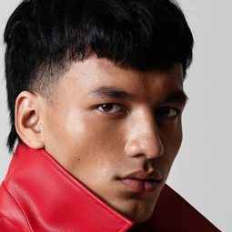 傑佛瑞·尼可 飾演 Kevin