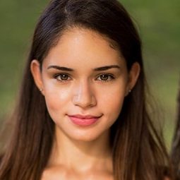 Kristen Solis 飾演 Selina