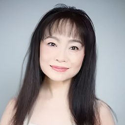 都築香彌子 飾演 (voice)