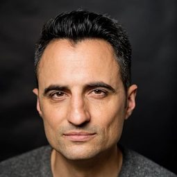 彼得·波羅斯基 - 幼兒園荒誕夜演員 飾演Hamza