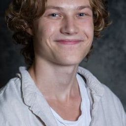 Adrian Öjvindsson - 人生滑起來演員 飾演Kransmasen