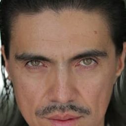 Rogelio Camarillo 飾演 Bus Driver