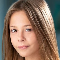 Izzy Perry - Christmas Unwrapped演員 飾演Caitlin