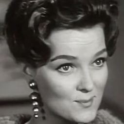 Betsy Jones-Moreland 飾演 Evelyn Gern