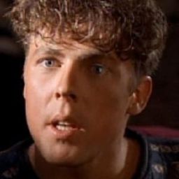 Jonathan Blick 飾演 Stephen