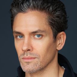 尼爾·布萊索 飾演 Brady Wren