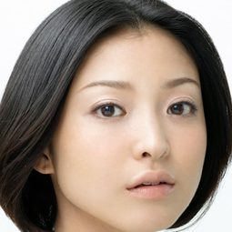 Kotoha Hiroyama 飾演 Mayumi Kujō