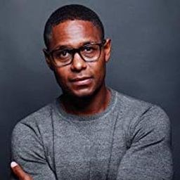 Jarrod Crawford 飾演 Detective Bryce