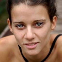 Chiara Nicola 飾演 Michela