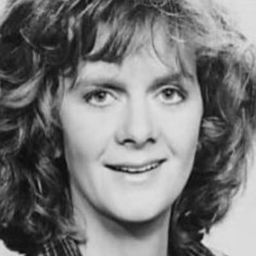 Valri Bromfield 飾演 Wilma Jerzyk