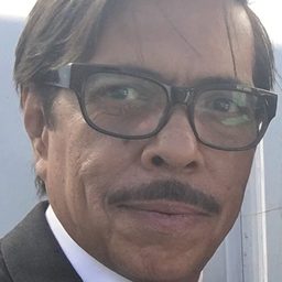 Ramón Franco 飾演 Enrique