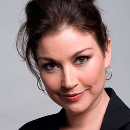 Javiera Contador - 那種熱情演員 飾演Isabel (voice)