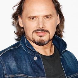 Piotr Łukawski 飾演 Detective