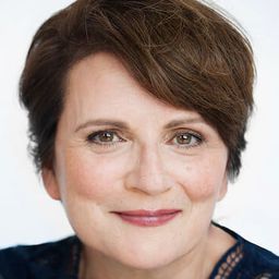 Marie-Thérèse Fortin 飾演 Procureure de la couronne