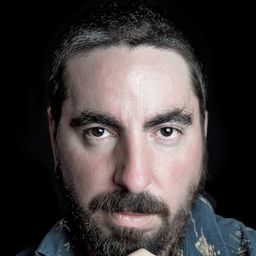 Eloi Yebra 飾演 Gus