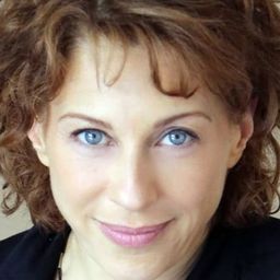 Élisabeth Vitali 飾演 La veuve