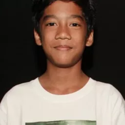 Aji Santosa 飾演 Bimo