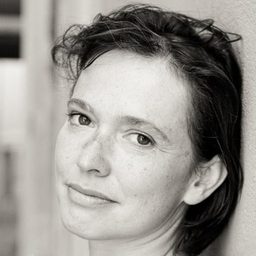 Amanda Langlet 飾演 Margot