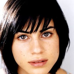 Ana Kayne 飾演 Barbie