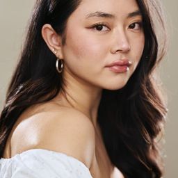 Allison Ye 飾演 Opera Singer