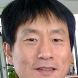 Choi Gyo-sik 飾演 Detective