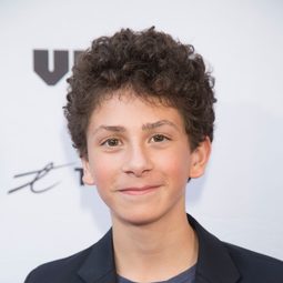 威廉·安思考夫 飾演 Bird Singer