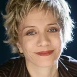 Funda Eskioğlu 飾演 